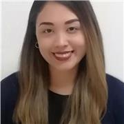 Profesora de inglès que ofrece clases particulares a niños